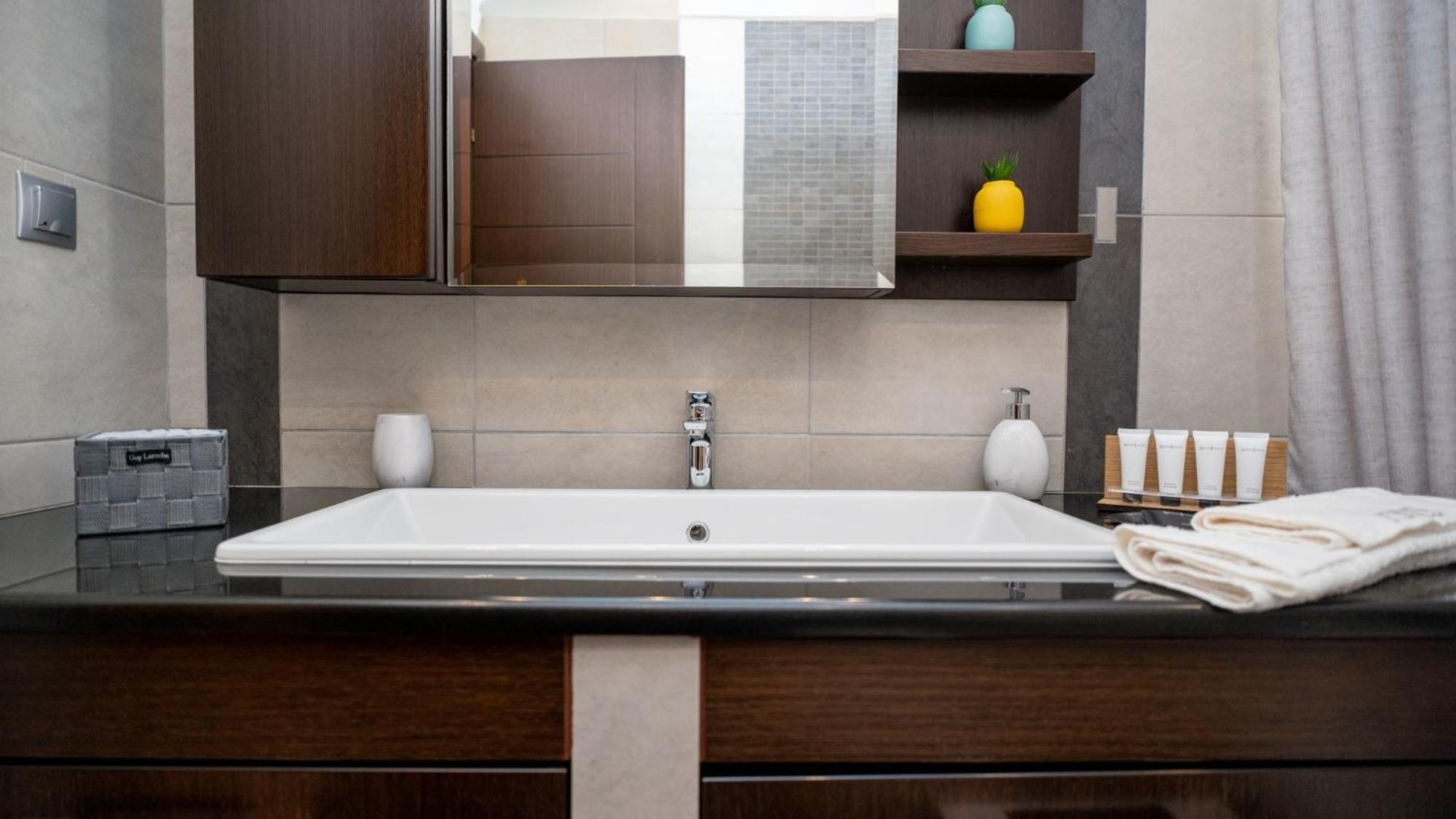 Mary'S Modern And Elegant Apartment Kalampáka Dış mekan fotoğraf