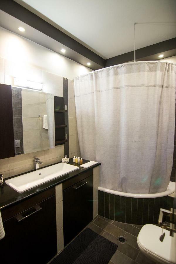 Mary'S Modern And Elegant Apartment Kalampáka Dış mekan fotoğraf